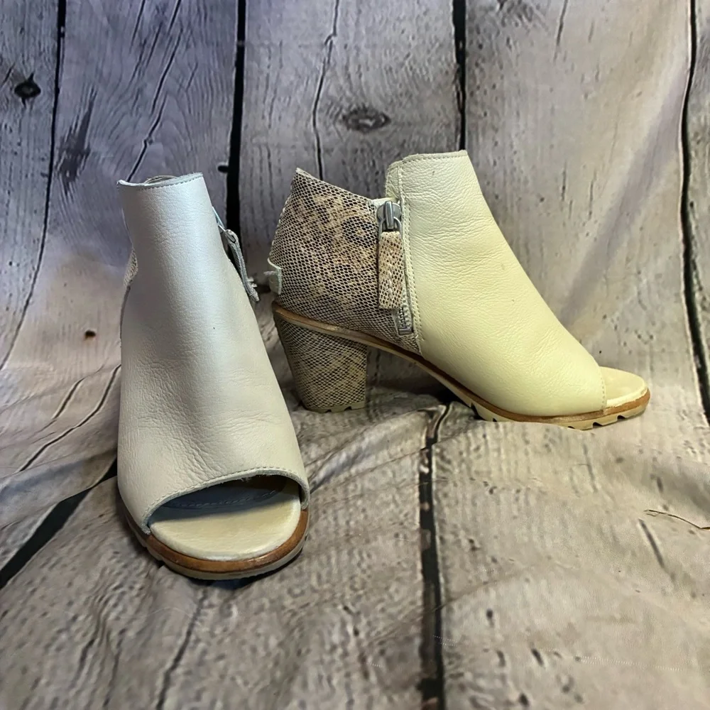SOREL Women’s Leather Beige Snakeprint Nadia Sea Salt Peep Toe Ankle Booties 5.5